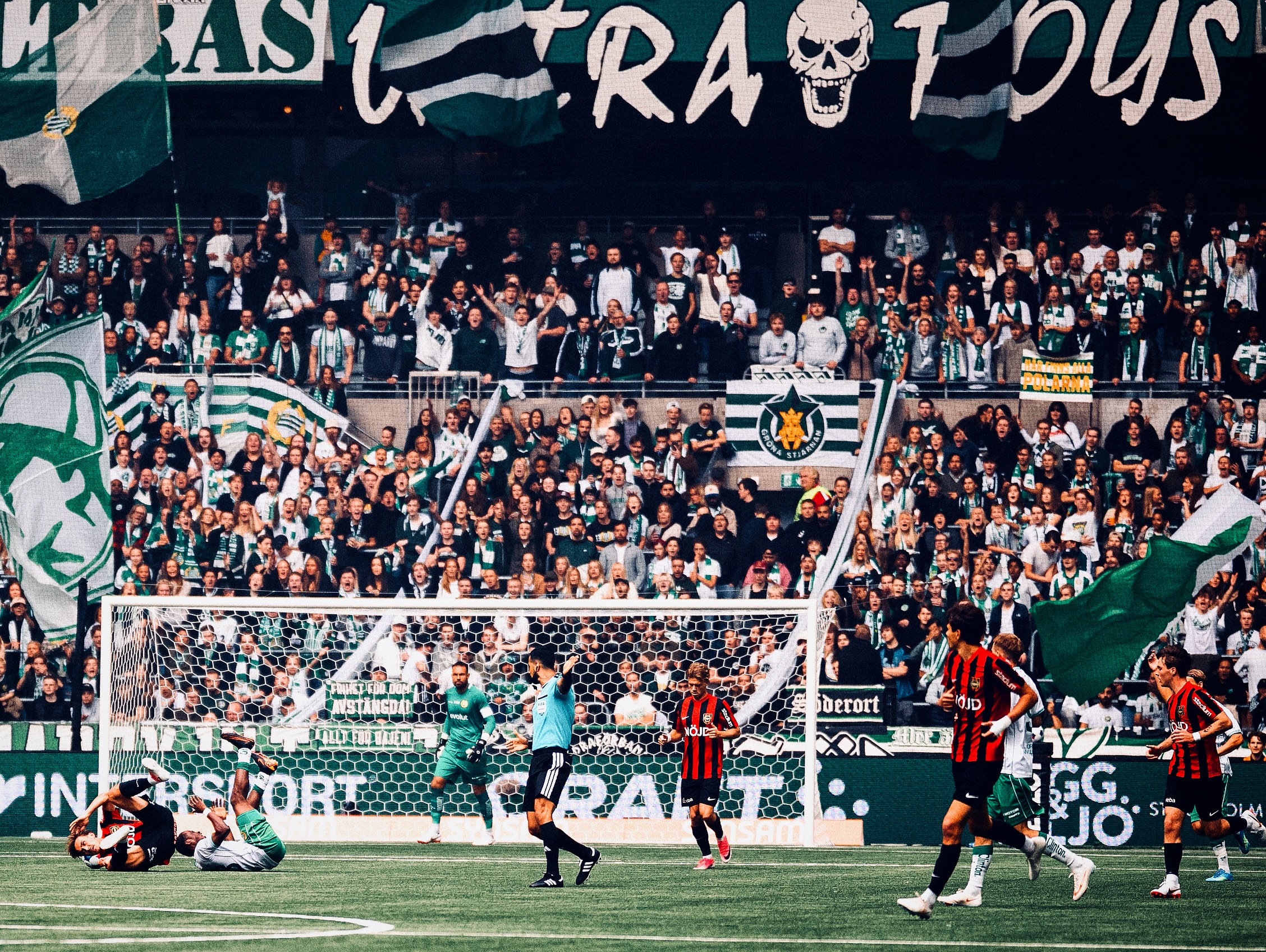 Match action in front of the supporters at 3Arena.