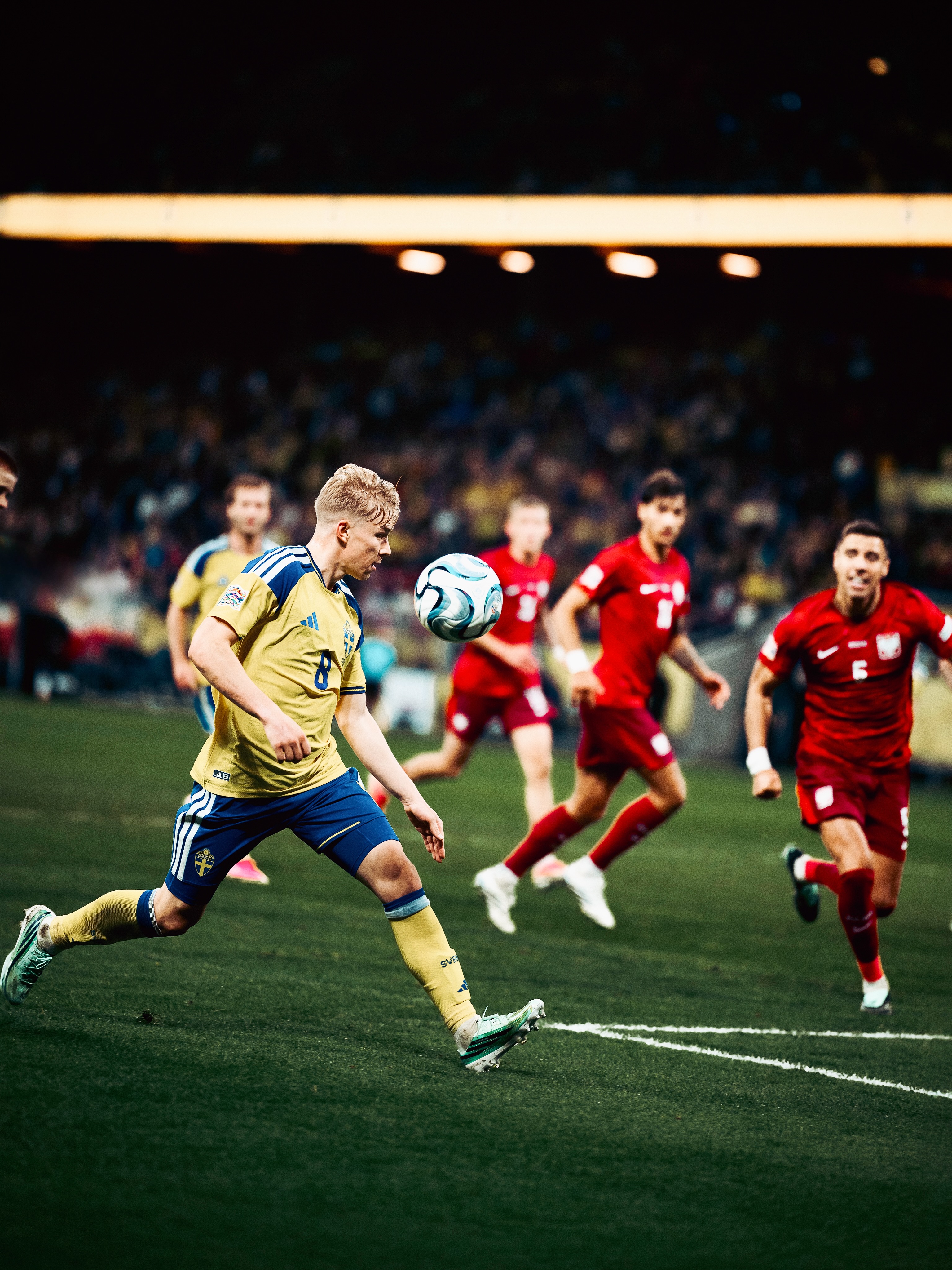 Sweden and Poland compete for possession.