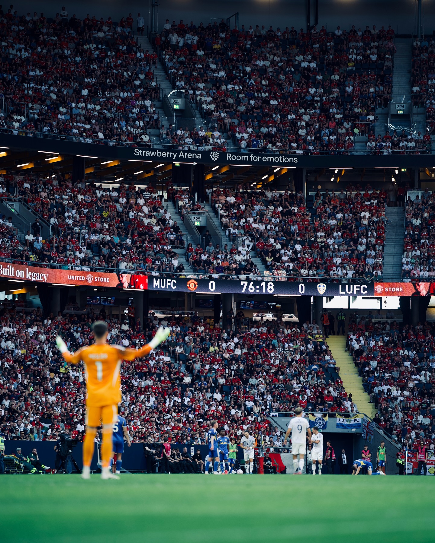 Manchester United and Leeds share goalless Stockholm opener — photograph 12.