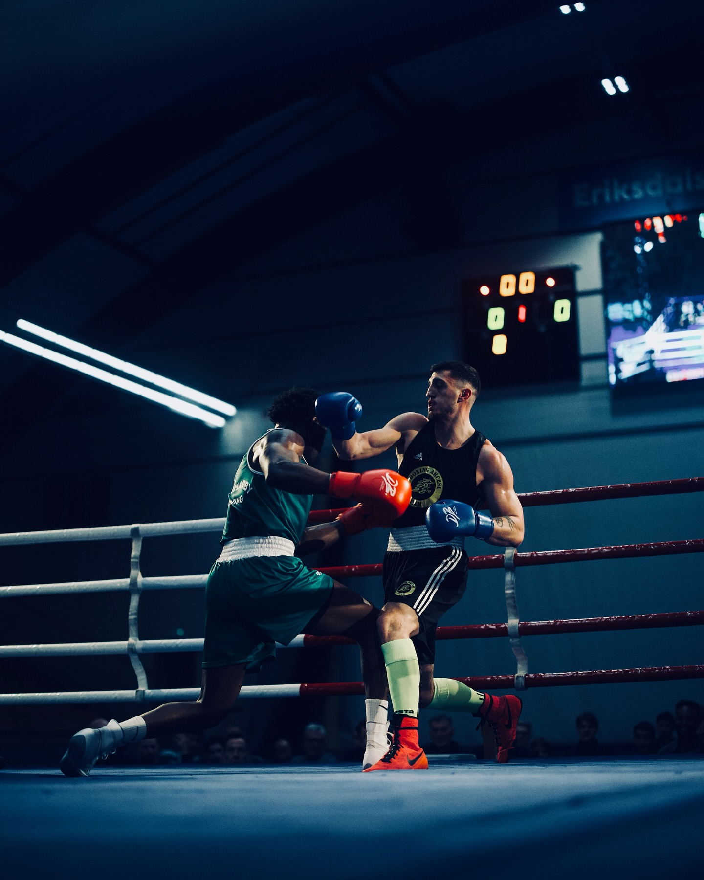 Elwin Belezika and Filippo Bruni exchange punches in the ring at Bajen Rough House.