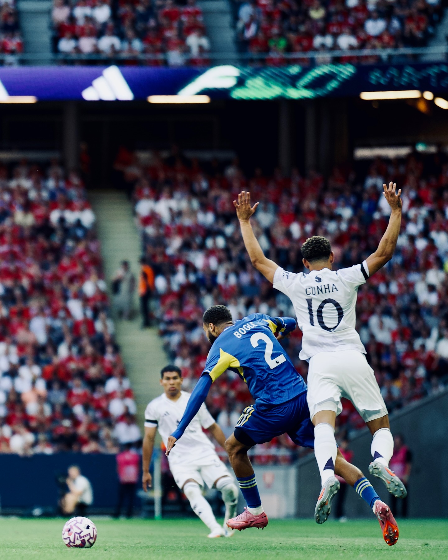 Manchester United and Leeds share goalless Stockholm opener — photograph 9.