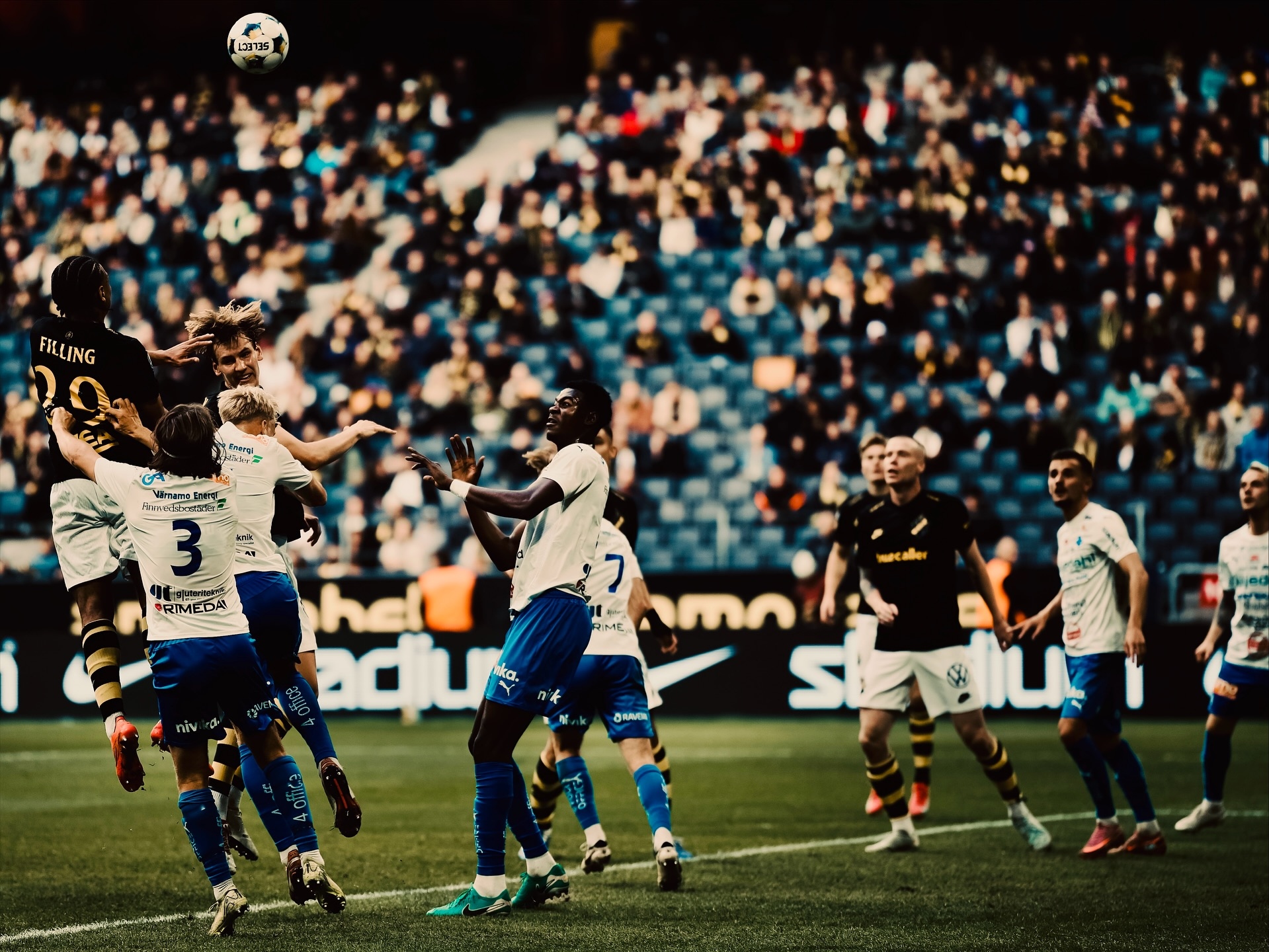 Värnamo take 3–2 away win against AIK — photograph 13.