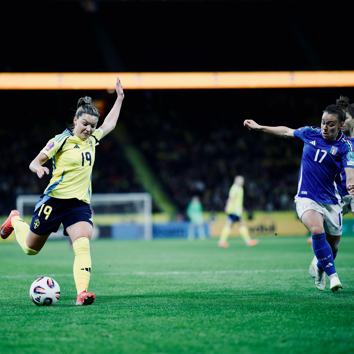 Rolfö’s stoppage-time penalty gives Sweden 3–2 win over Italy — photograph 5.