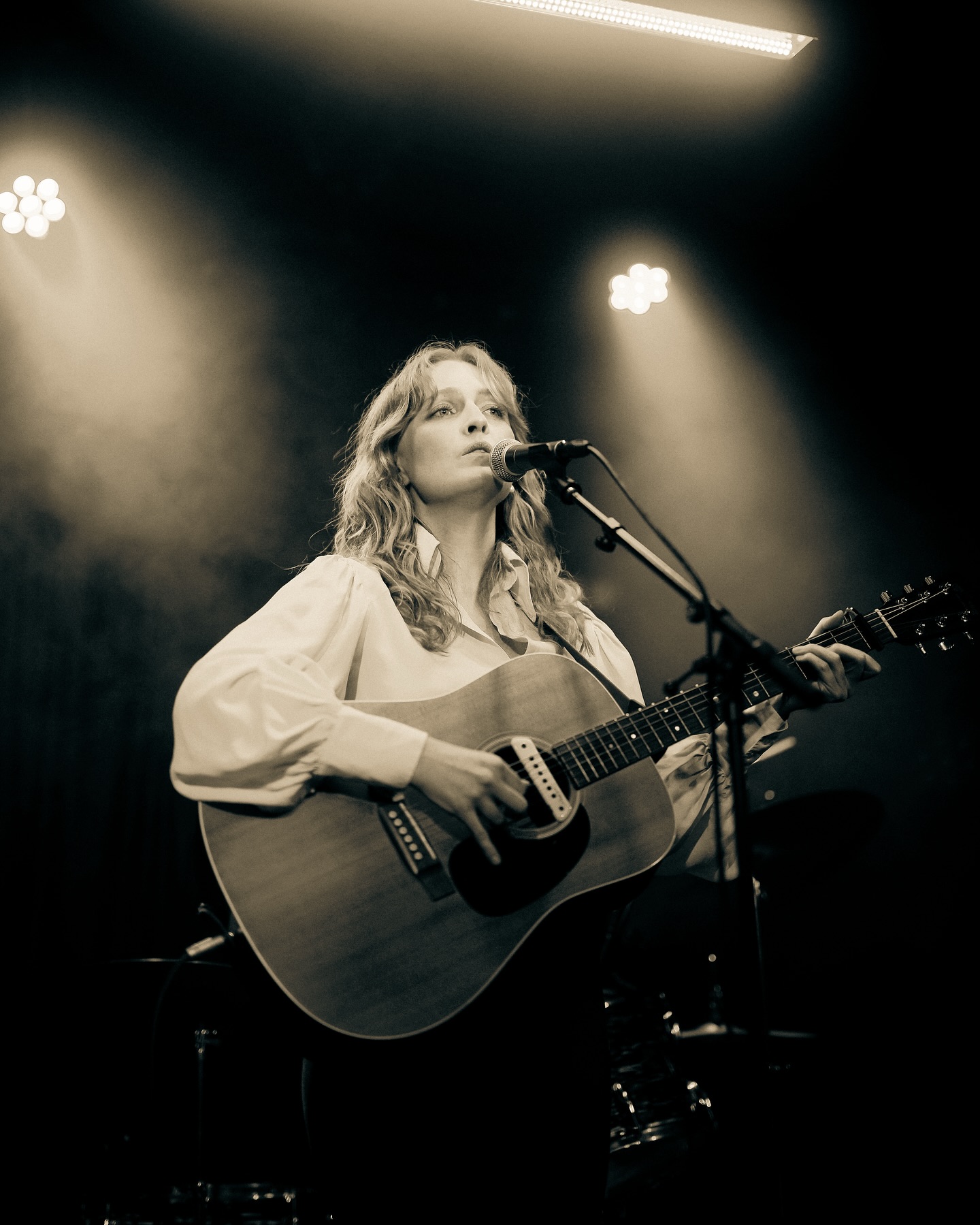 Louien live at Bar Brooklyn, Stockholm, photo 1 of 10.