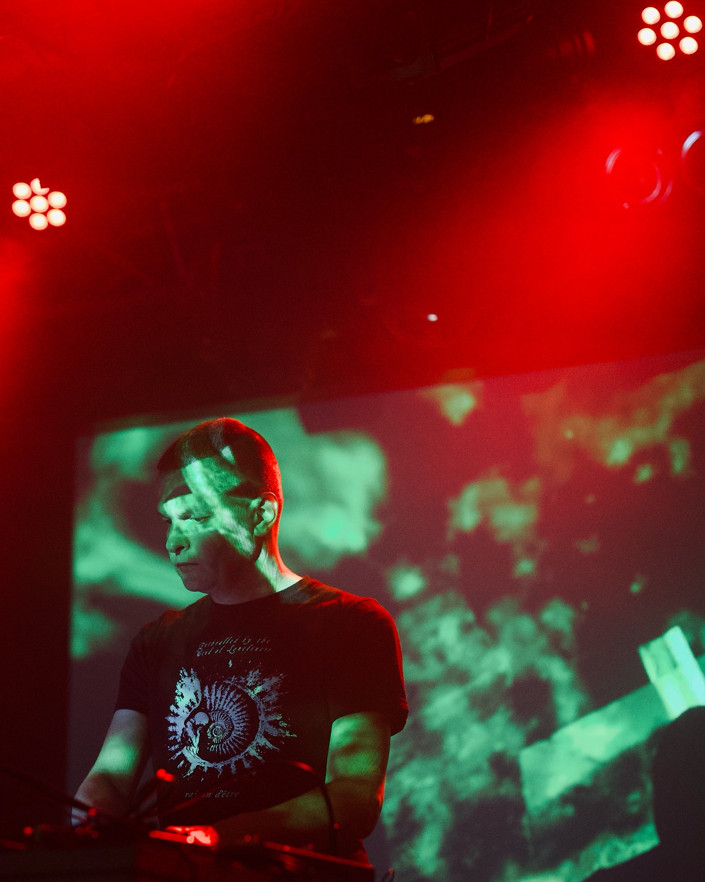 Raison d’être performs against projected visuals at Debaser Strand.