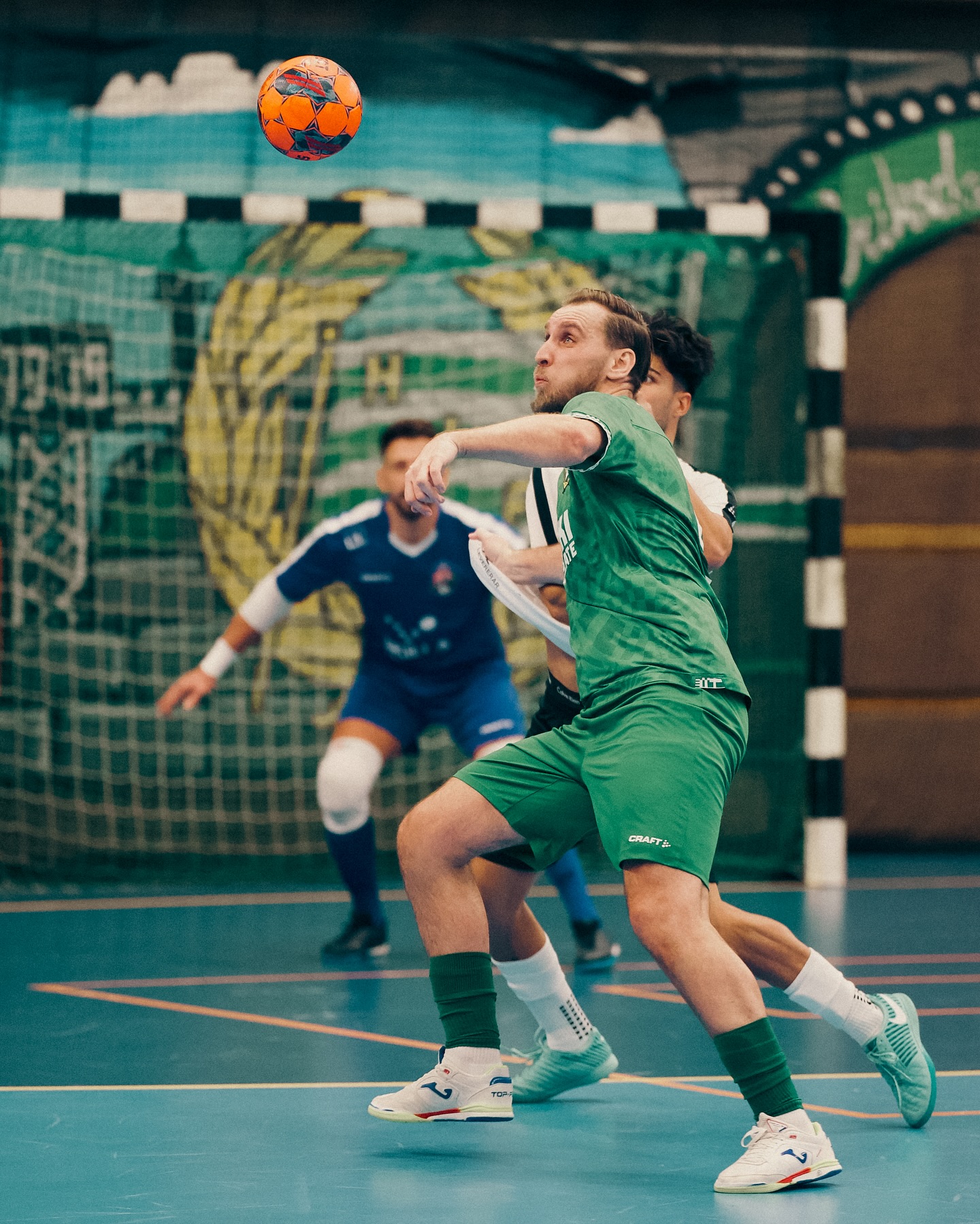 Hammarby and Söder players contest the ball during the futsal derby at Eriksdalshallen.