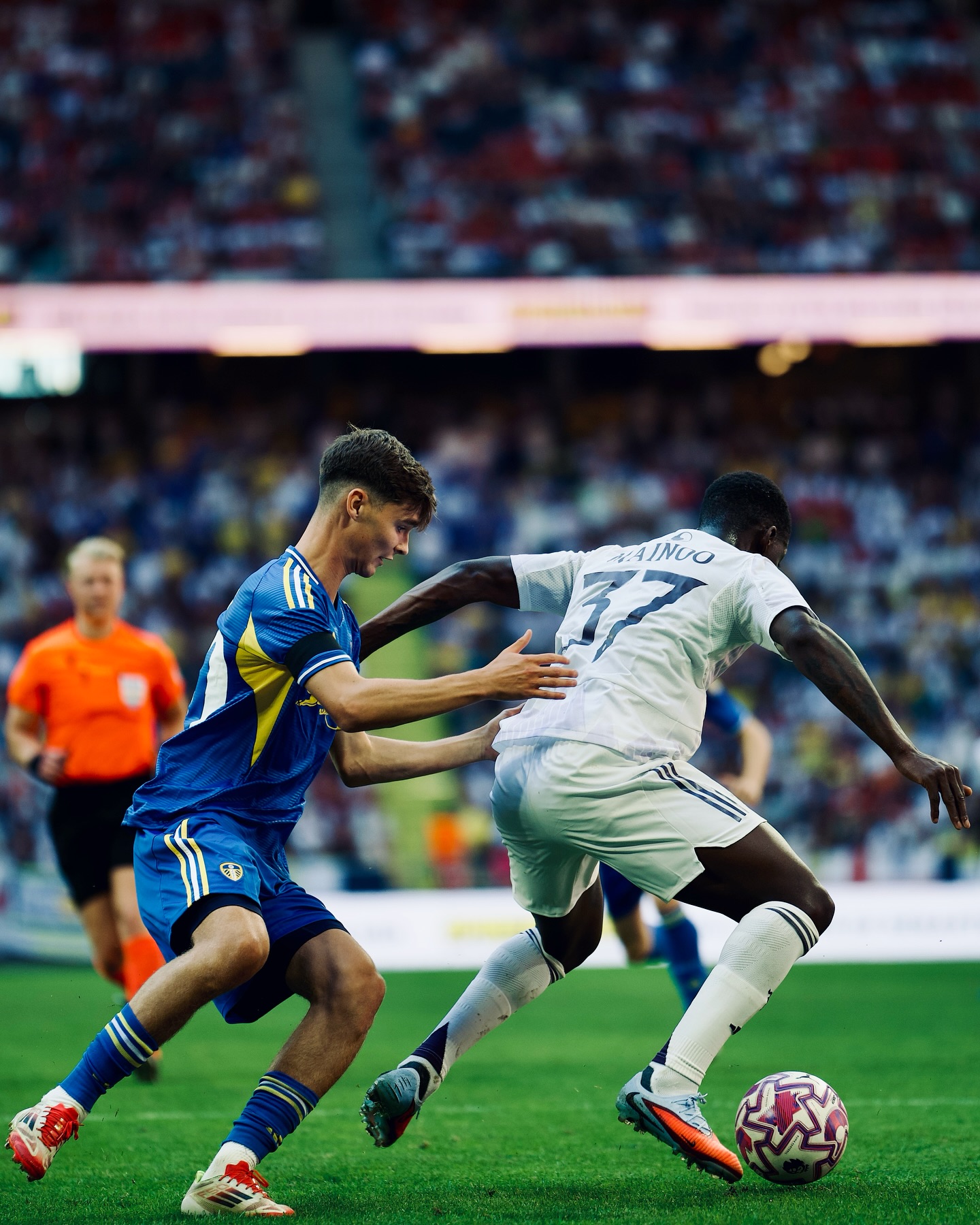 Manchester United and Leeds share goalless Stockholm opener — photograph 2.