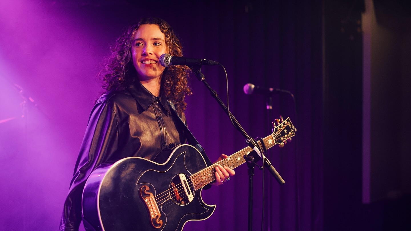 Julia Logan live at Nalen, photograph 8 of 9.