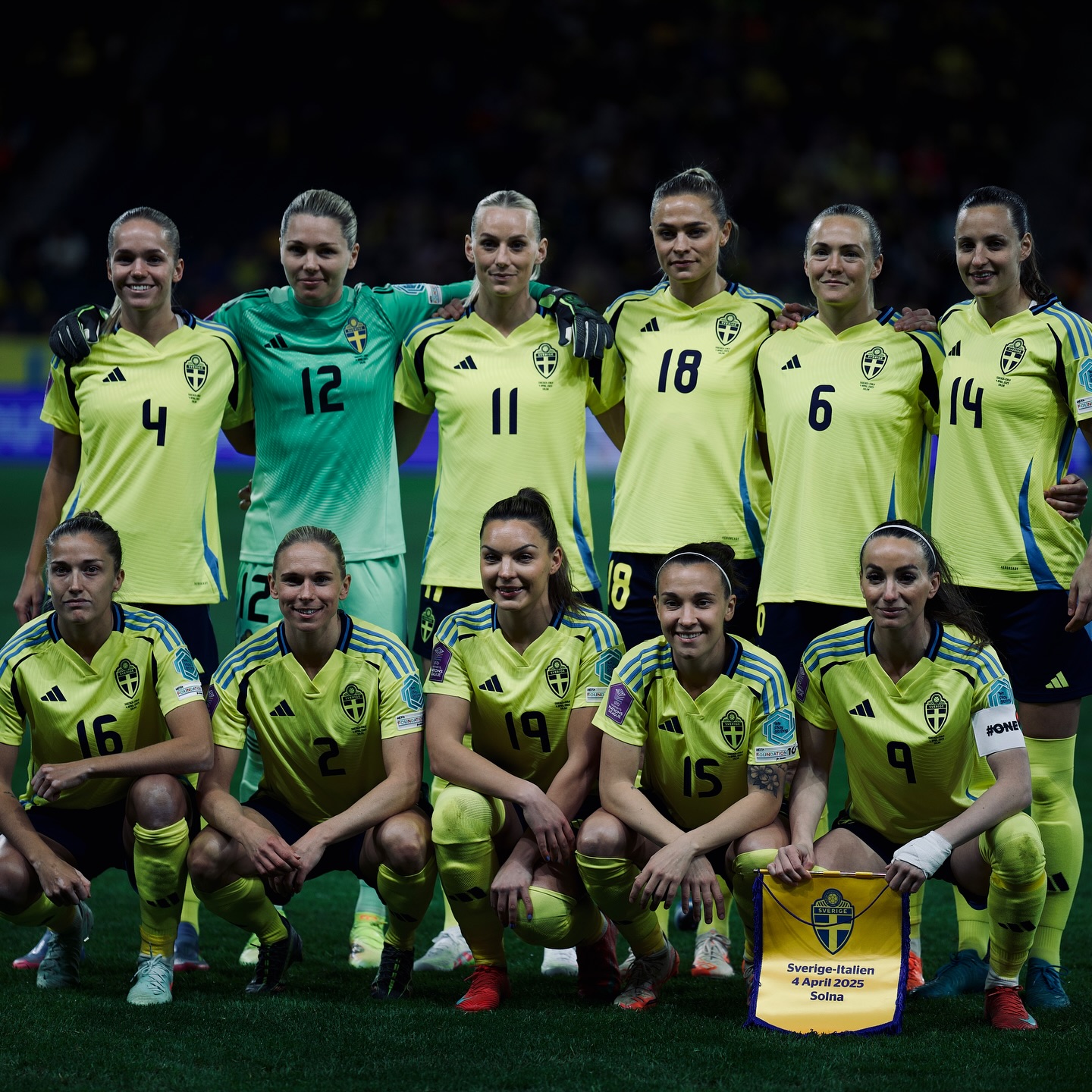 Rolfö’s stoppage-time penalty gives Sweden 3–2 win over Italy — photograph 10.