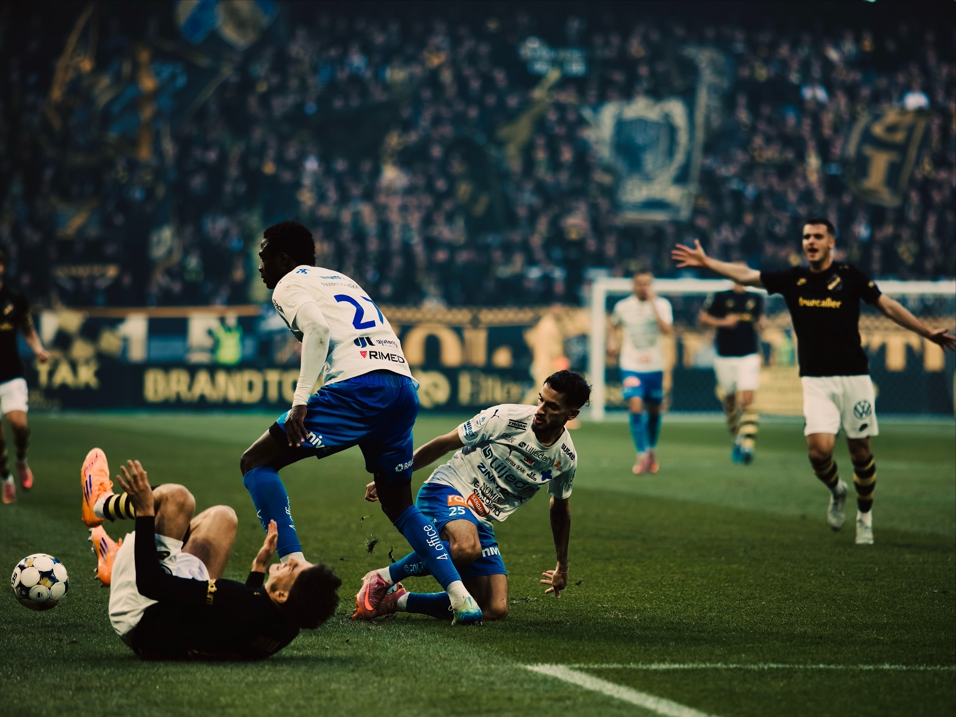 Värnamo take 3–2 away win against AIK — photograph 7.