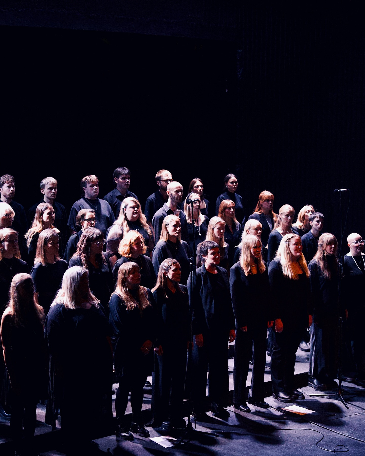 Stockholm Independent Choir live at Ö2 Scenkonst, photo 2 of 7.